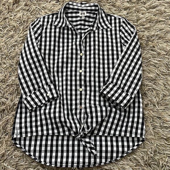 Anne Klein Button down shirt. Size Small - Picture 2 of 6